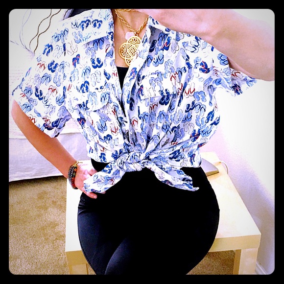 Karen Scott Tops - 🌴Adorable, Karen Scott, Flip Flop Button down🌴